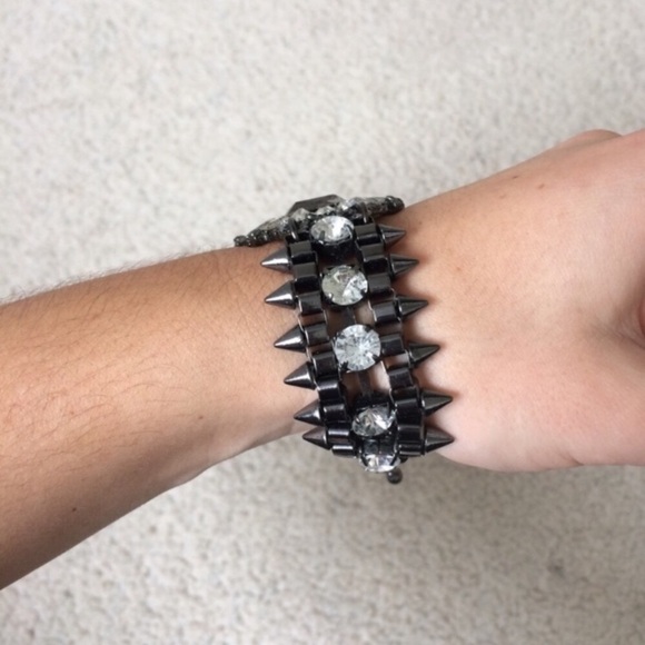 Black Hardware Statement Bracelet NWOT - Picture 3 of 6